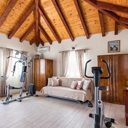 Luxurious Villa In Selca With Pool エクステリア 写真