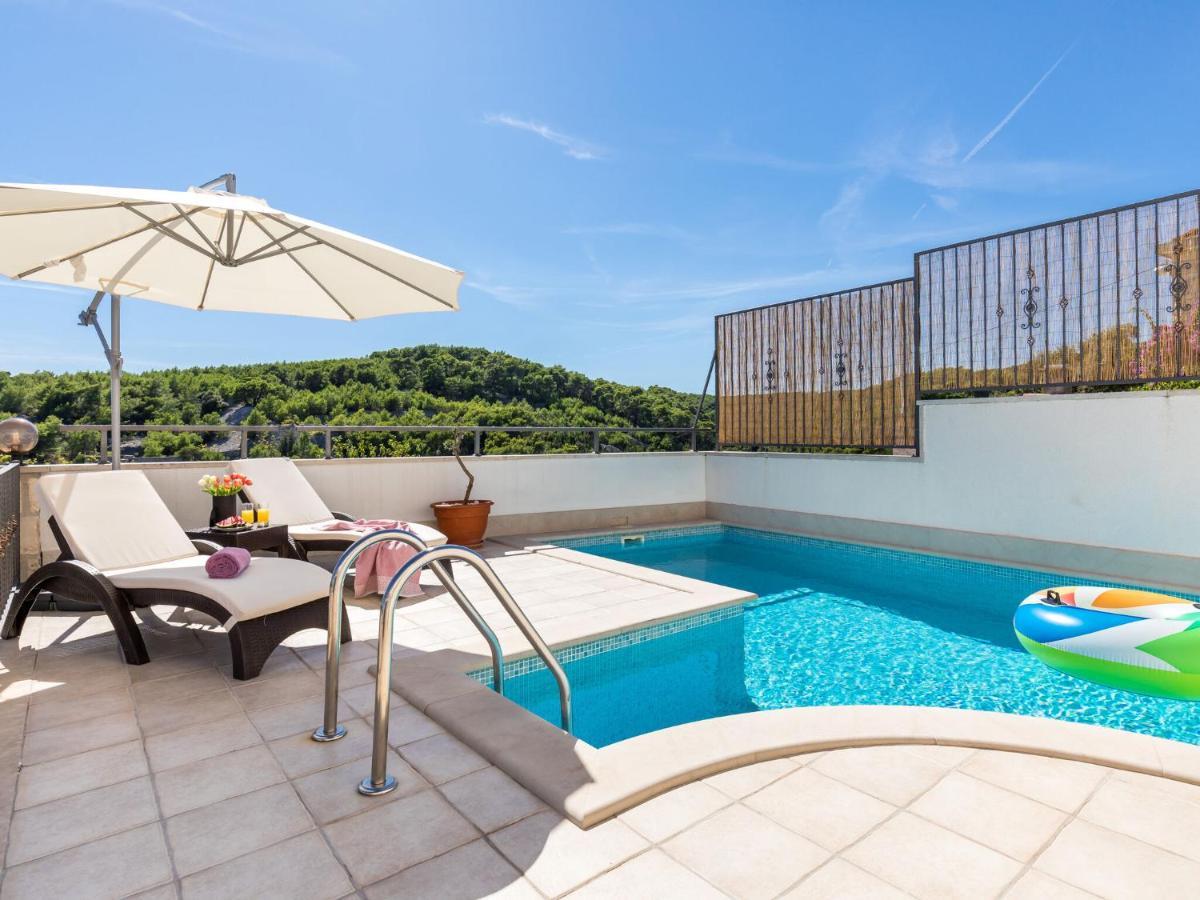 Luxurious Villa In Selca With Pool エクステリア 写真
