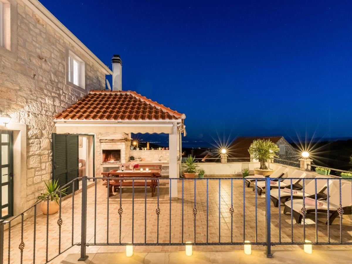 Luxurious Villa In Selca With Pool エクステリア 写真