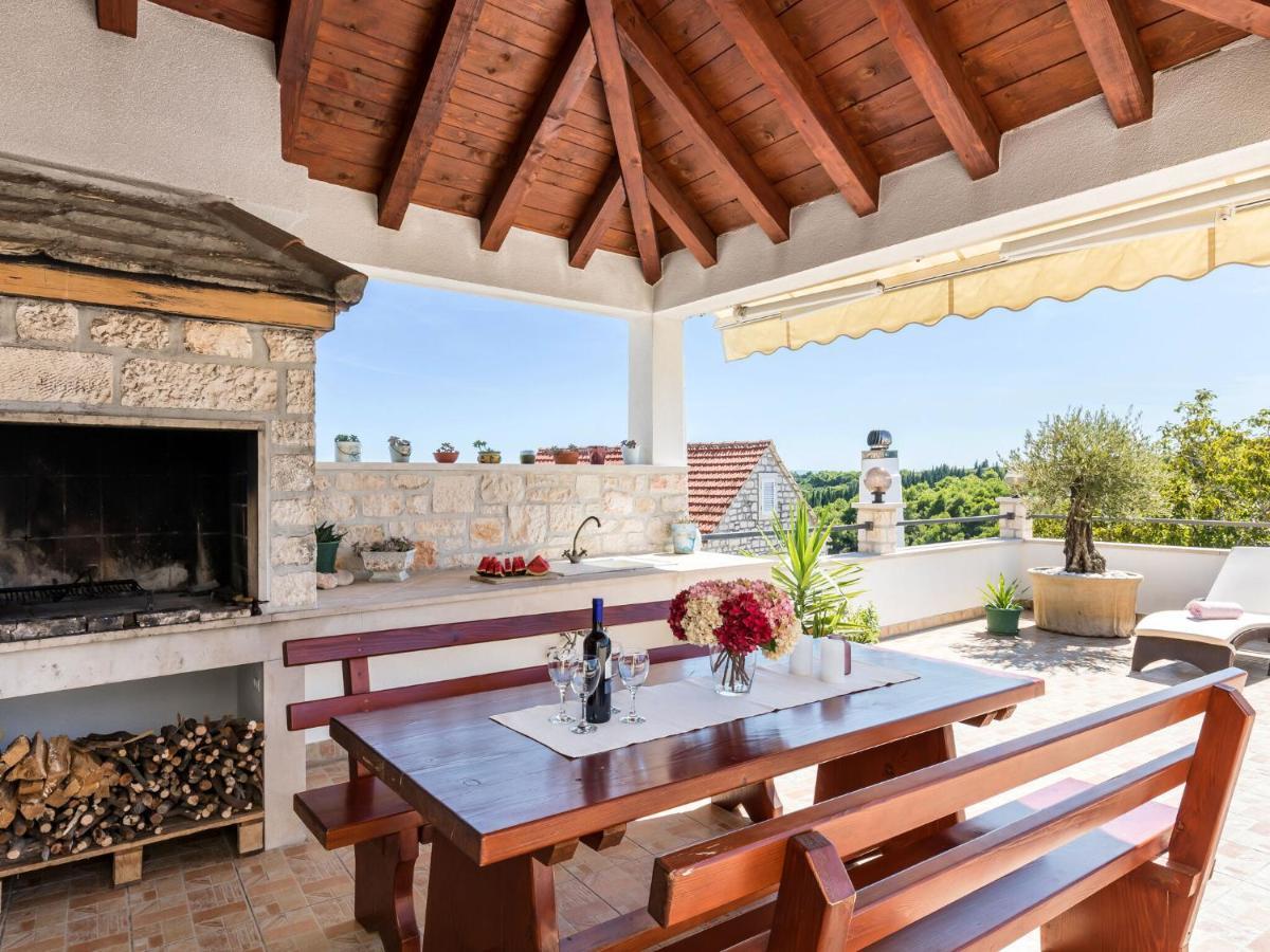 Luxurious Villa In Selca With Pool エクステリア 写真