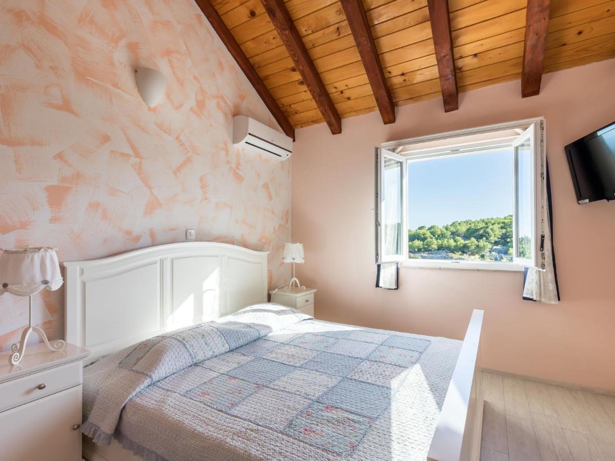 Luxurious Villa In Selca With Pool エクステリア 写真